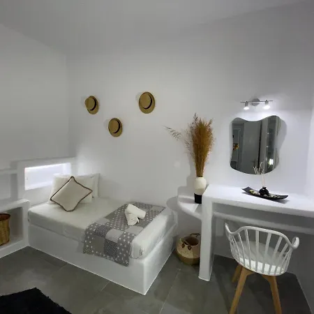 Suites Agia Anna *